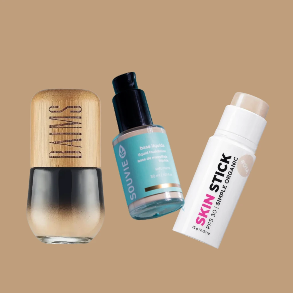 Imagem com três diferentes tipos de base com um fundo de cor sólida ilustrando texto Base clean beauty - a revolução da maquiagem saudável e sustentável