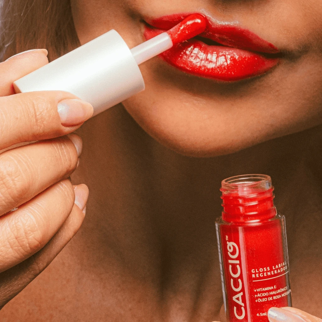 O Gloss Regenerador Labial da Caccio Cosméticos