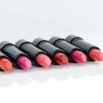 Consumidor enfrenta burnout do consumo de beleza e o mercado se adapta