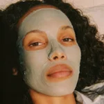 Máscara de argila no verão