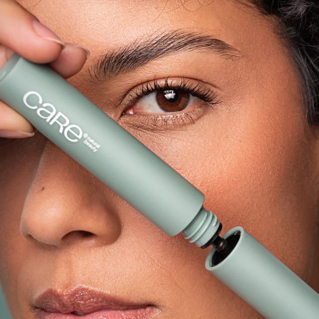 Máscara Tubing Ultimate Length Brown da CARE Natural Beauty, opção em marrom para um acabamento mais suave e definido