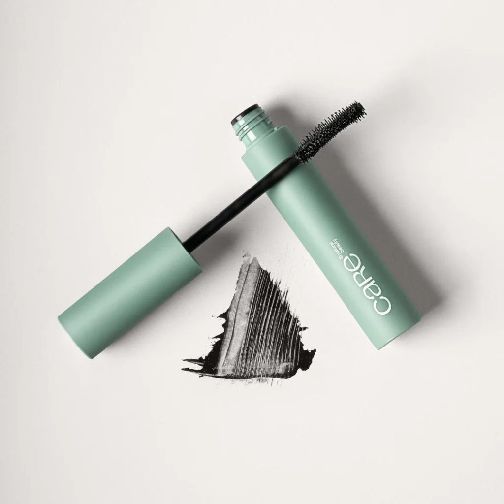 Tecnologia tubing da Máscara Ultimate Length CARE Natural Beauty - os microtubos envolvem individualmente os cílios e são removidos com água morna